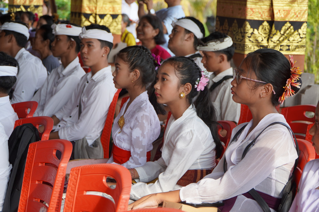 Antusias Masyarakat dalam Memeriahkan Acara Bulan Bahasa Bali VII Warsa 2025 di Desa Adat Padang Luwih, Dalung